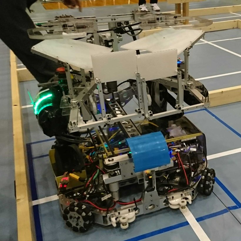 赤コートは青コートの審判_ロボット